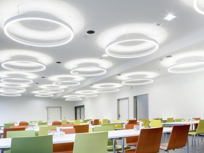 Elektroinstallationsarbeiten in Gebäuden und Produktionshallen